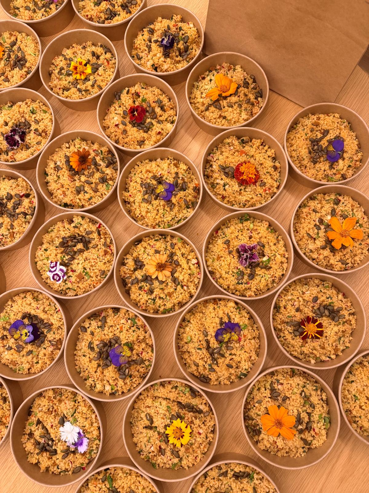 Individual Savoré lunchbox with a complete seasonal meal